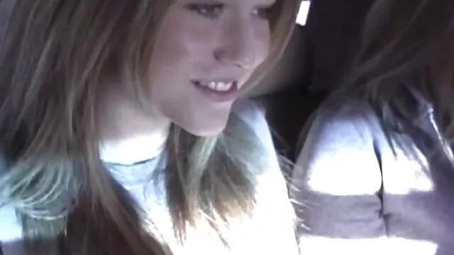 สาวน้อยผมหยิกเบาสนุกกับการนวดและเซสชั่น fingerfuck ที่ยอดเยี่ยม วีดีโอ หนัง เชั ก