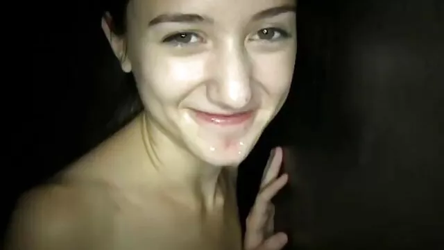 วัยรุ่นอ้วน Bootylitious Elizabeth ให้ blowjob วี โอ โป๊ และ fucks ด้านบน