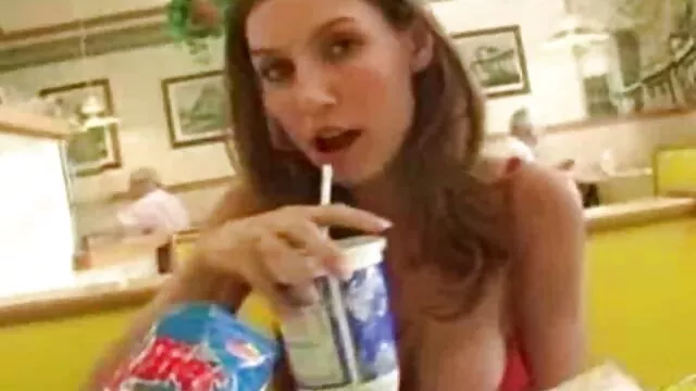 Busty โง่ วีดีโอ โป้ะ มีผมสีแดง gets โขลก คนชอบสุนัข ในขณะที่ กระตุก ปิด two dicks